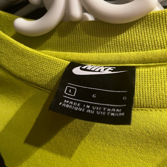 Women’s Nike crew neck sweat too. New never been worn.  Bright greenish/yellow - Picture 3 of 3